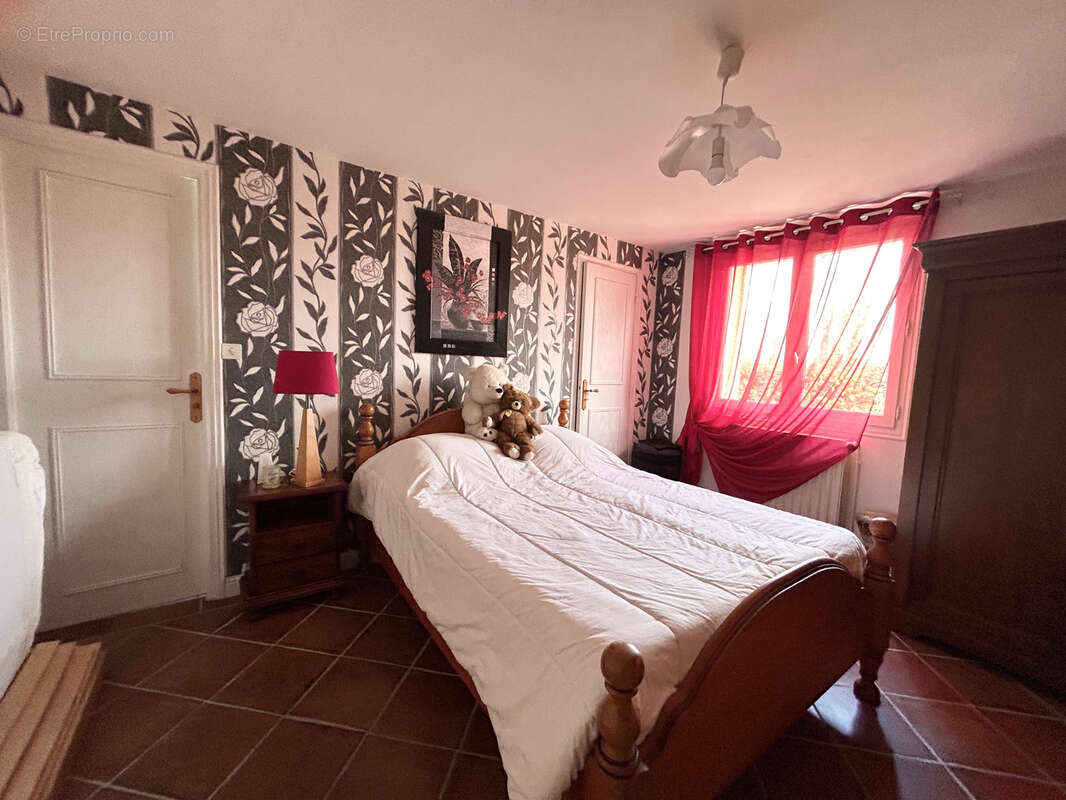 Maison à SAINT-PANTALEON-DE-LARCHE