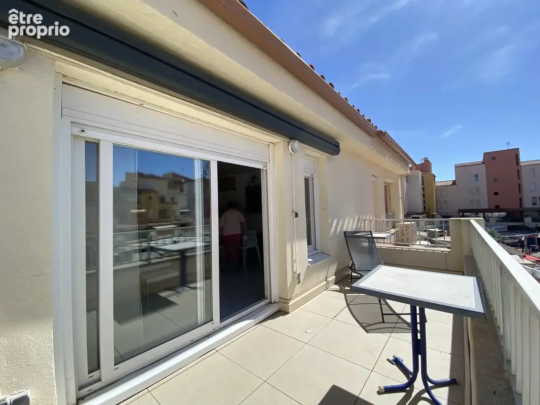 Cap d'agde- t2 vue port- place pietonne- grande terrasse- dernier etage - photo 13