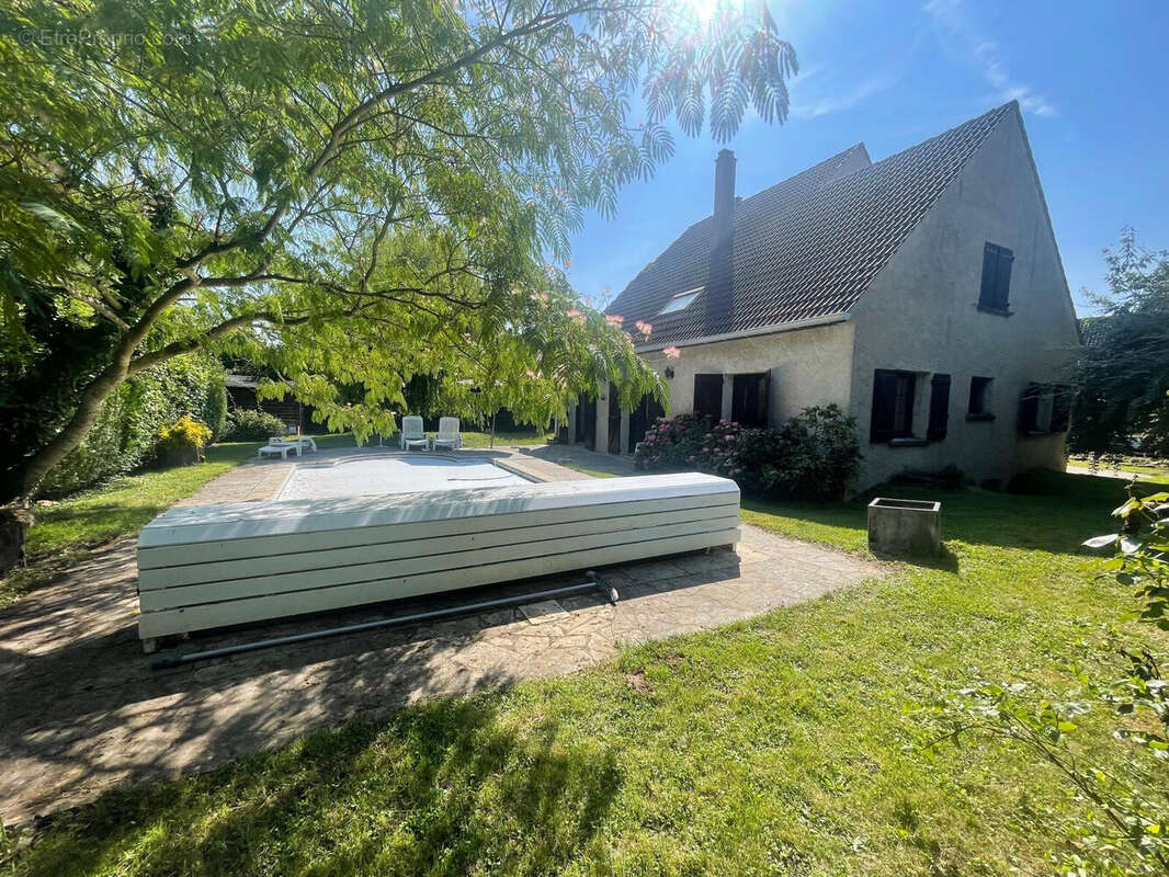 Maison à SAVIGNY-LE-TEMPLE