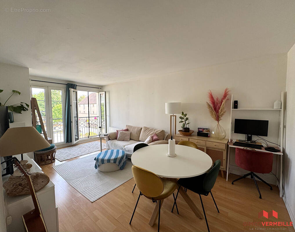 Appartement à VOISINS-LE-BRETONNEUX