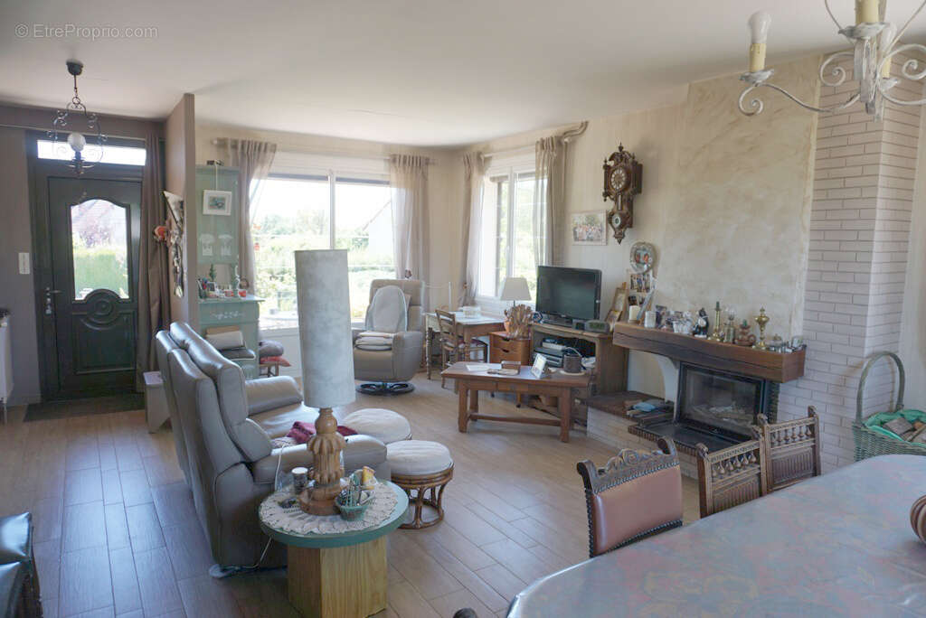 Belle maison familiale de 196 m2 avec dépendances et agréable terrain - photo 4