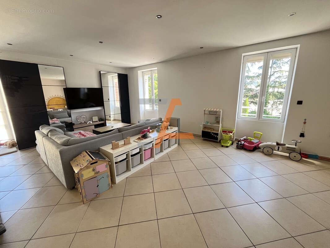 Appartement à UNIEUX