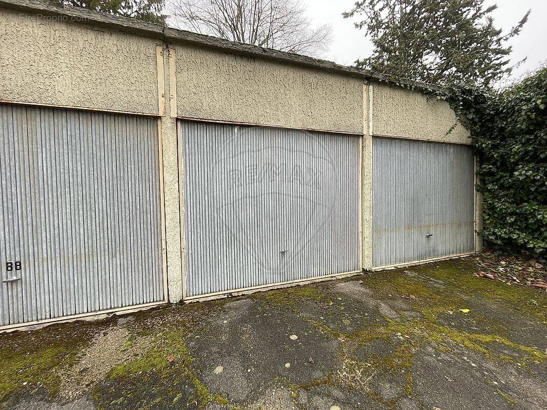 Parking à ROMILLY-SUR-SEINE