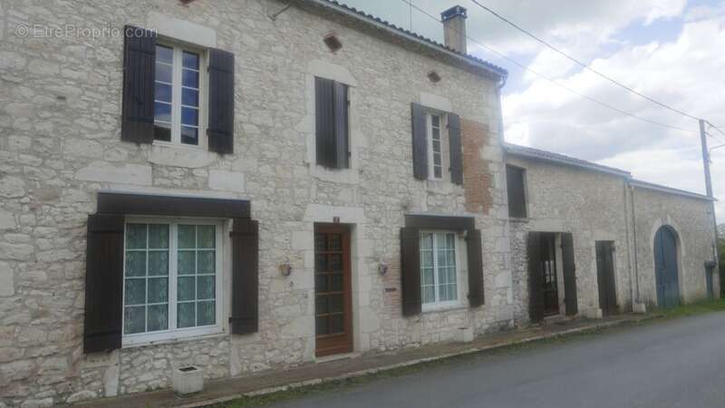 Maison à SIGOULES