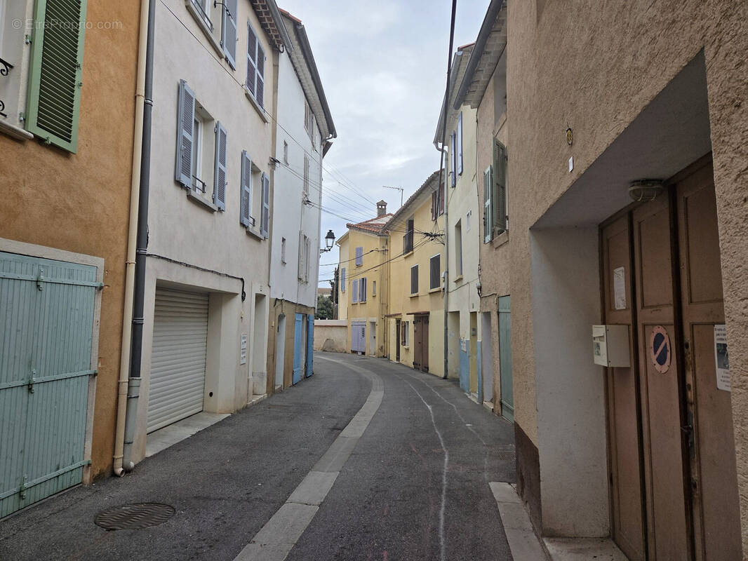 Appartement à SOLLIES-PONT