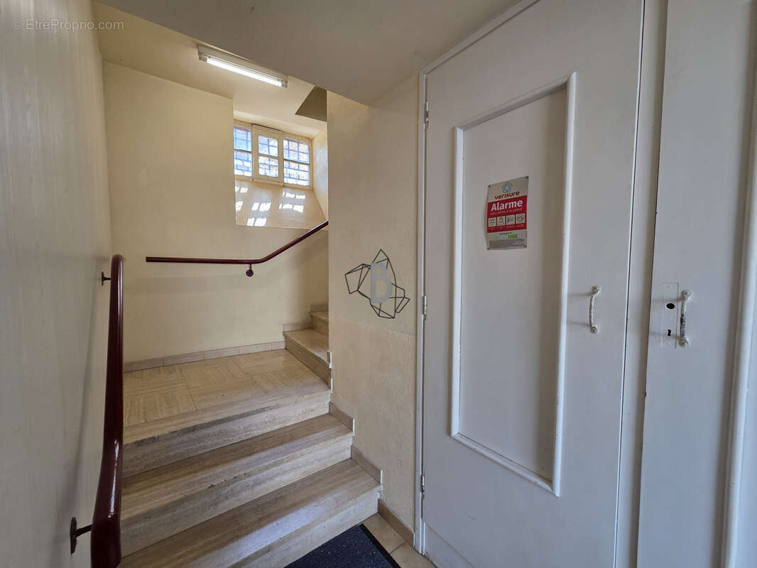 Immeuble - 235m2 - Réquista - photo 5
