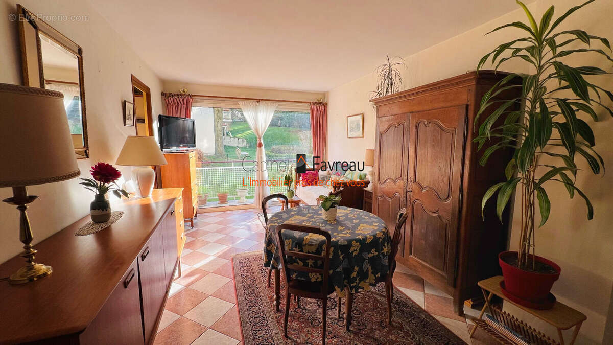 Appartement à L'HAY-LES-ROSES