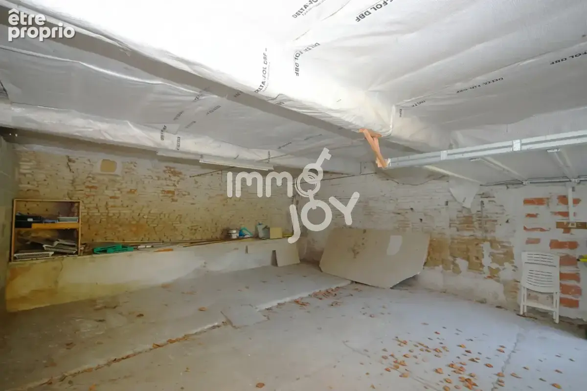 Maison 19e, 133 m2, T5, sur 2 niveaux, cave semi-enterrée 50 m2, garage 42 m2, dépendances, terrain divisible. - photo 13