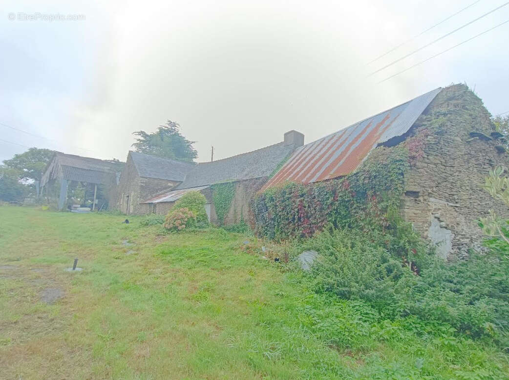 Maison à CHATEAUNEUF-DU-FAOU