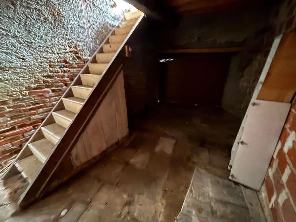 Parking à SAINT-JUST-SAINT-RAMBERT