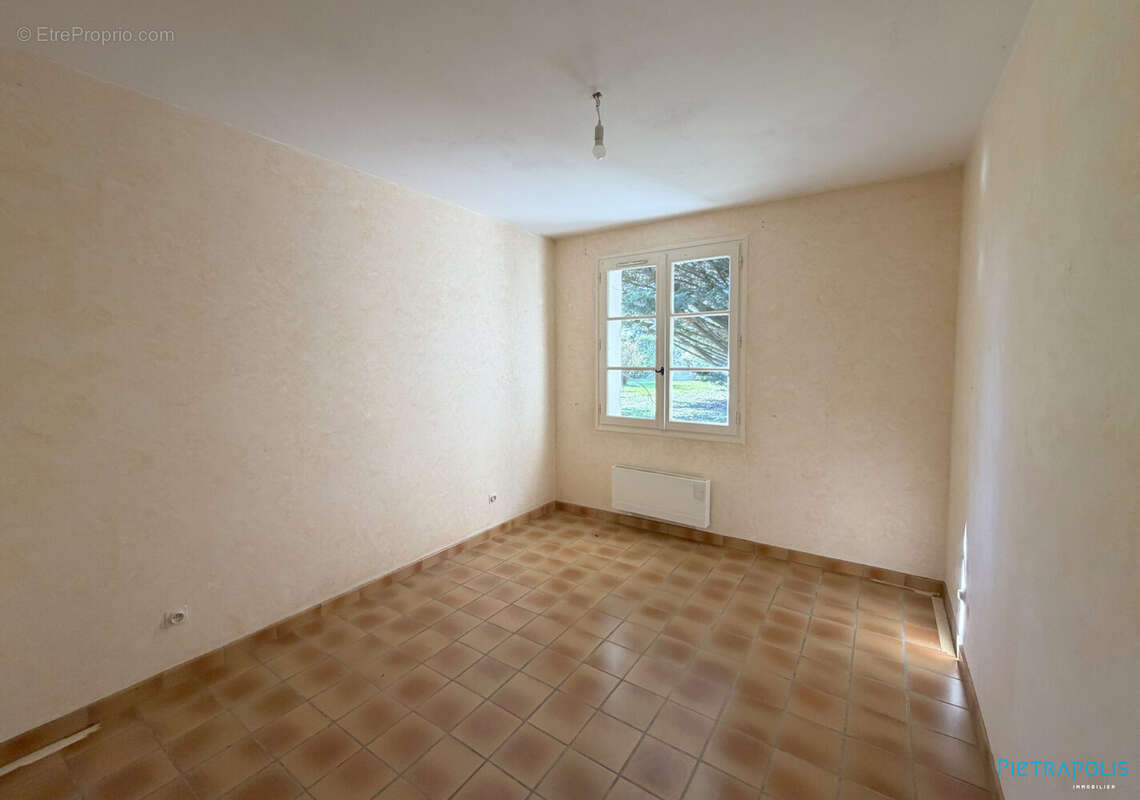 Maison 192 m² à La Genete  - photo 9