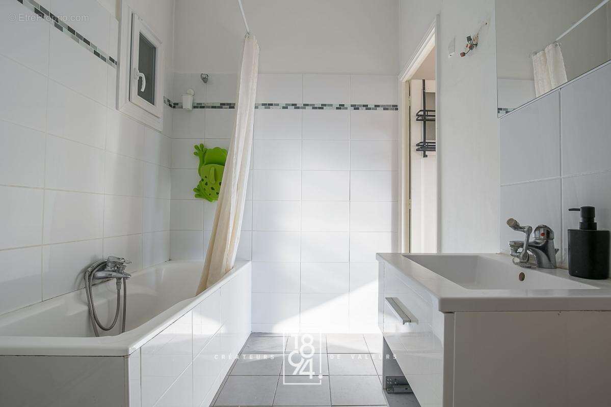 Appartement à MARSEILLE-5E