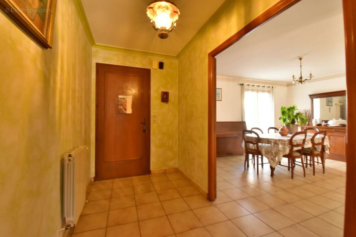 VILLA de plain-pied de 143 m² avec piscine sur 1 378 m² de terrain clos - photo 5