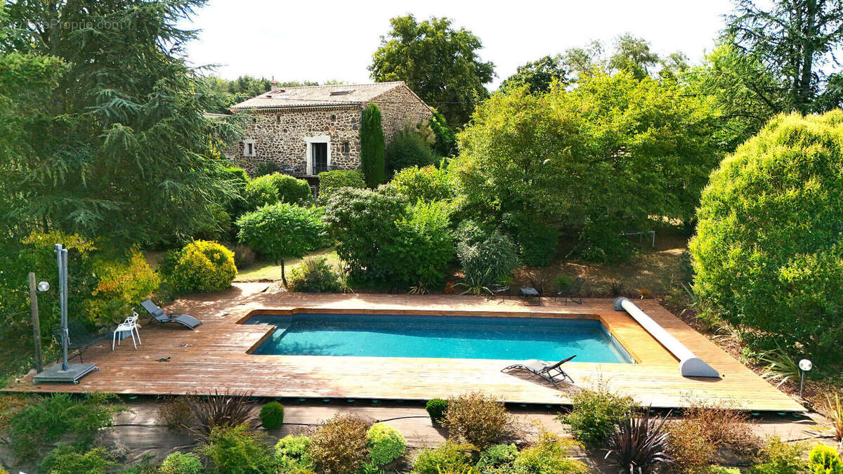 Corps de ferme rénové avec gîte indépendant, piscine et plus d'un hectare de terrain à PLATS - photo 8