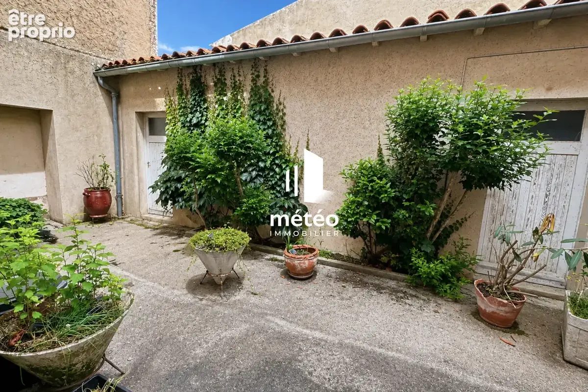 Magasin 155 m² + Appartement 140 m² à Luçon, centre-ville ! - photo 13