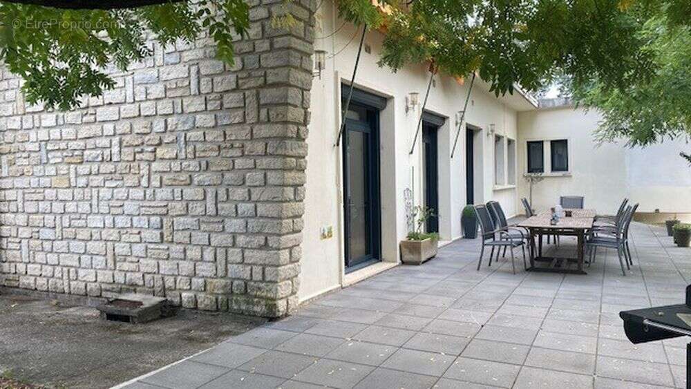 Maison à SAINT-HILAIRE-DE-BRETHMAS