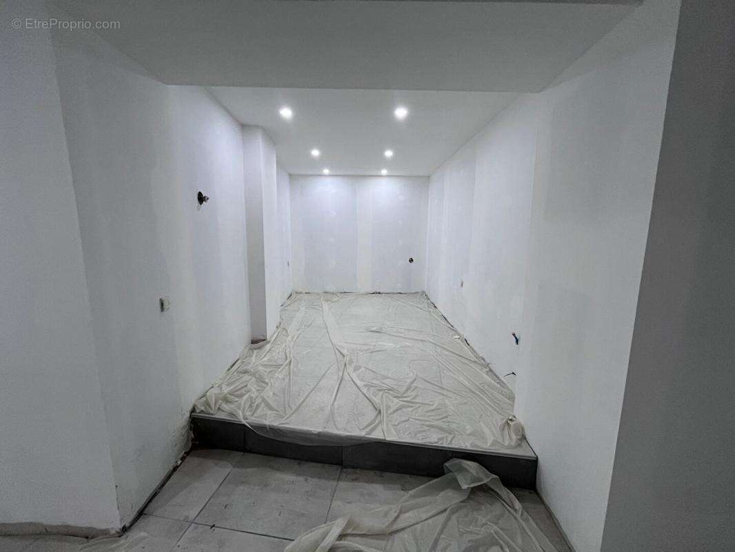 Immeuble de rapport de 200 m² environs à rénover pouvant être aménagé en deux appartements et un local - photo 17