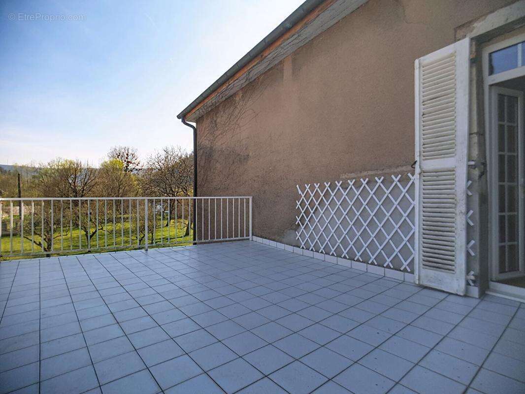 Maison à CLERVAL