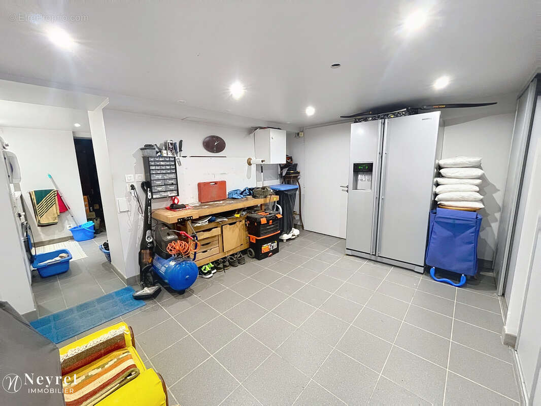 RARE - CHARLY - Maison familiale 5 Chambres de 175 m2 avec piscine et pool house    secteur résidentiel - photo 22