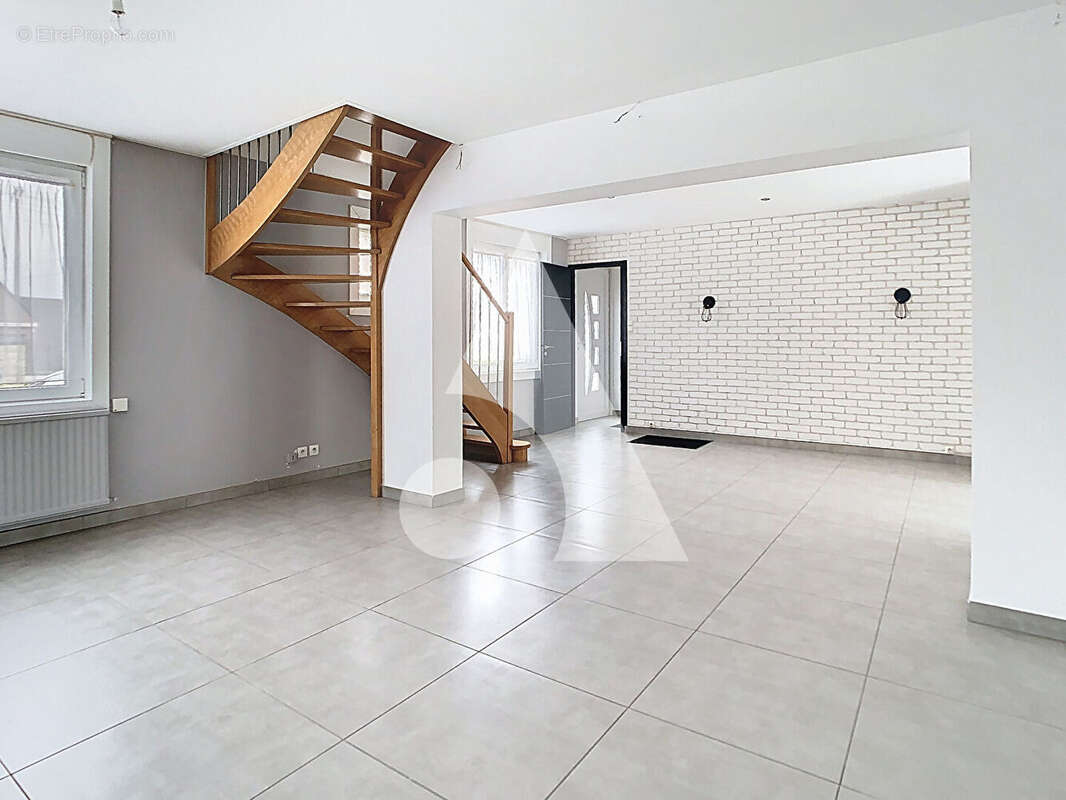 Maison à GOUY-SOUS-BELLONNE