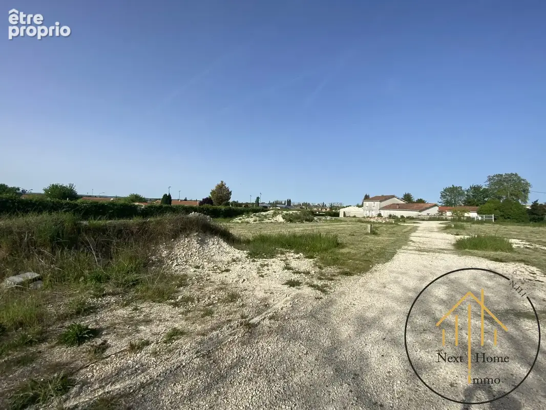 Terrain 620 m² à Barbezieux-Saint-Hilaire  - photo 2