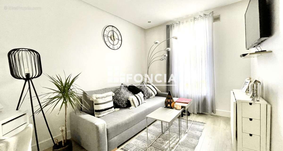 Appartement à VAUJOURS