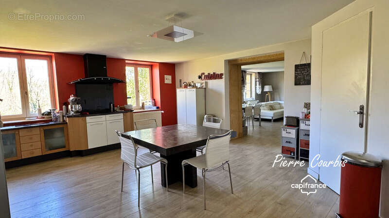 Maison à POUILLY-LE-MONIAL