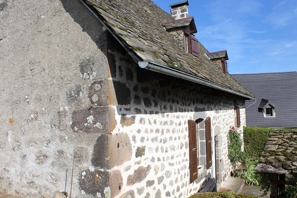 Maison à SAINT-MARTIN-CANTALES