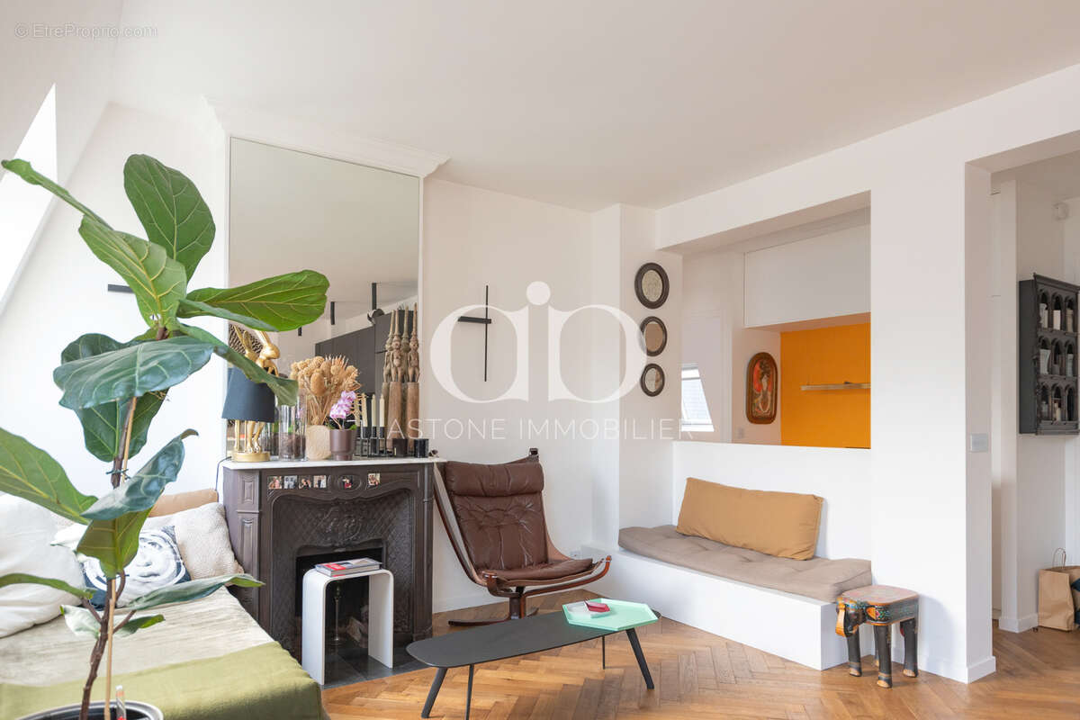 Appartement à PARIS-16E