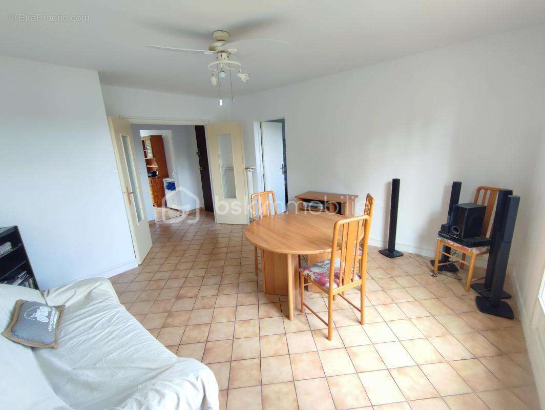 Appartement à SAINTE-GENEVIEVE-DES-BOIS