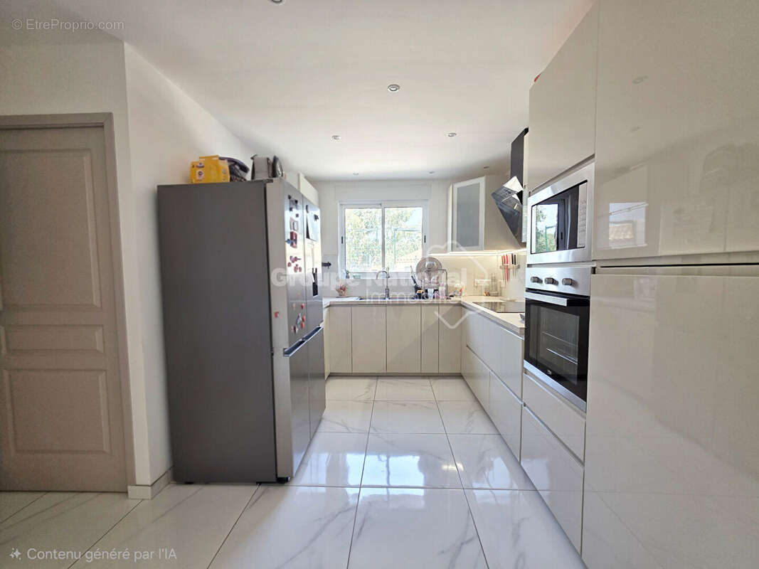 Maison de plain-pied rénovée,  80 m² , Miramas (13140) - photo 8
