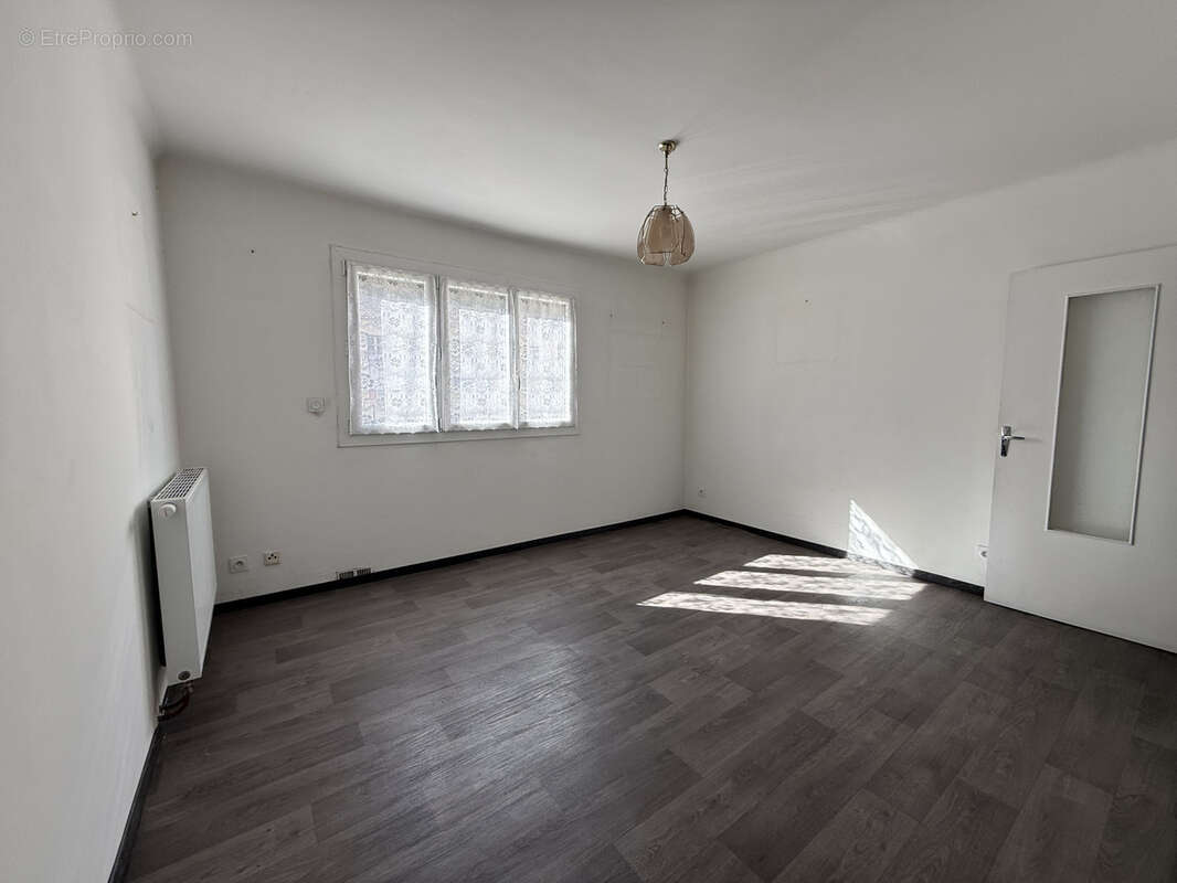 T4 3 faces avec balcon, garage, parkings et 2 caves   Beau potentiel - photo 4