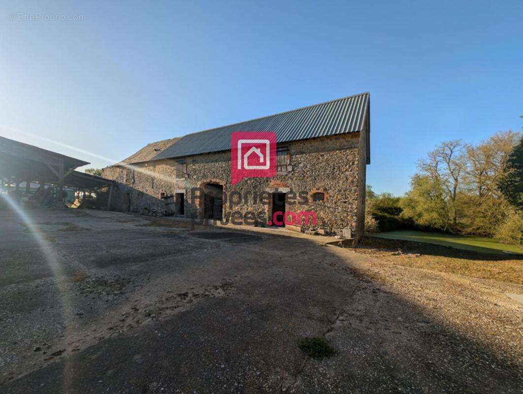 Ensemble de bâtiments anciens à rénover ? Projet de vie ou d'investissement sur 4200 m² - photo 7
