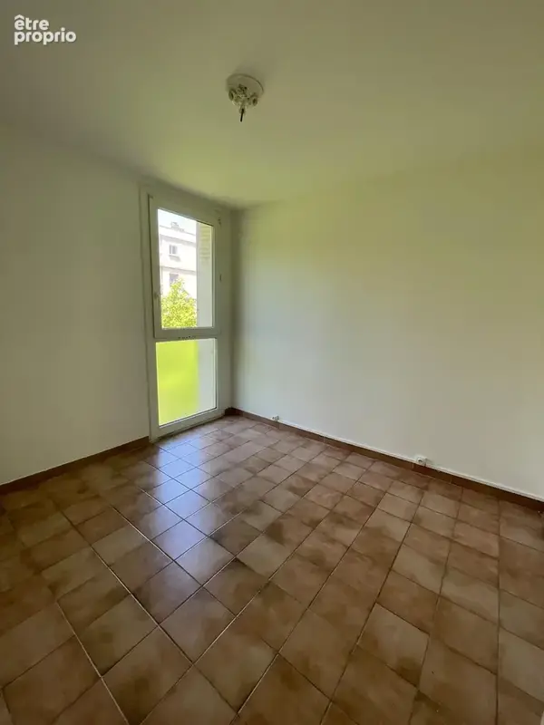 Marignane   parc camoin   t3 avec balcon, loggia et cave - photo 1
