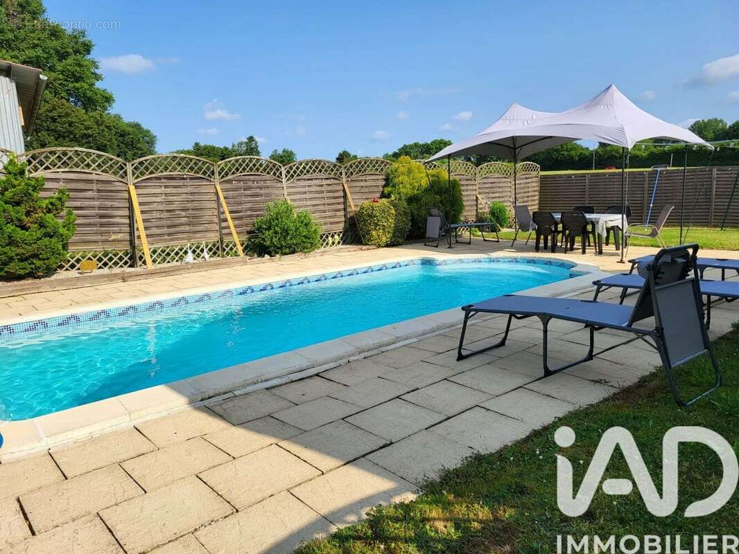 Maison 166 m² à Montalembert  - photo 3