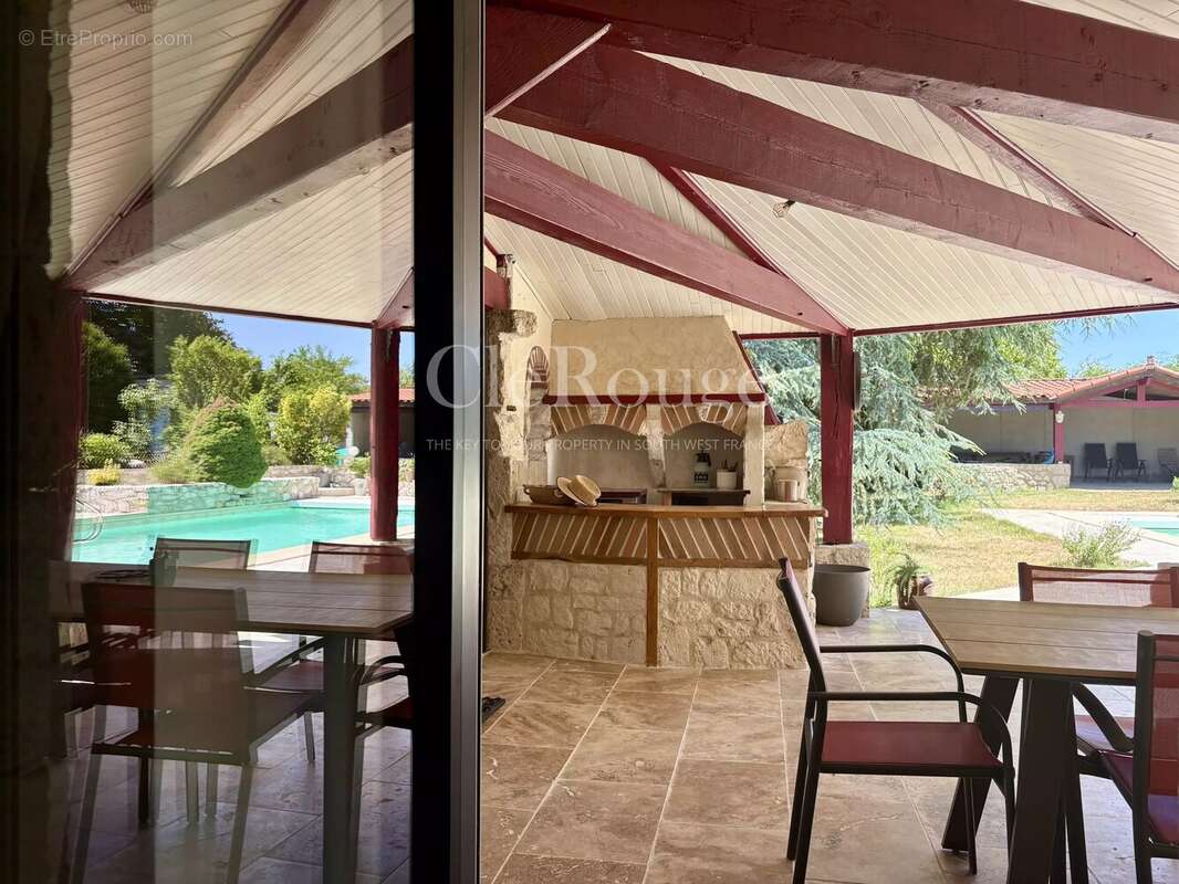 Proche de Saint-Livrade-sur-Lot – Élégante propriété de caractère de 5 chambres avec piscine chauffée et superbe parc arboré - photo 19