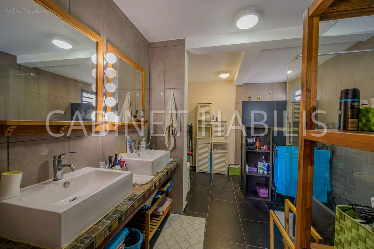 A vendre - villa de t6  de 248 m2 environ - le tampon - 728 000 € - photo 12