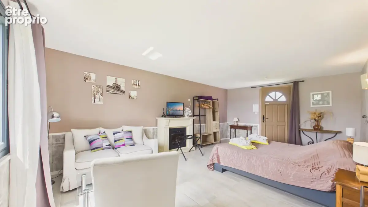 Ensemble immobilier en pierre avec gîte, maison principale, roulottes et piscine près de Cajarc - photo 10