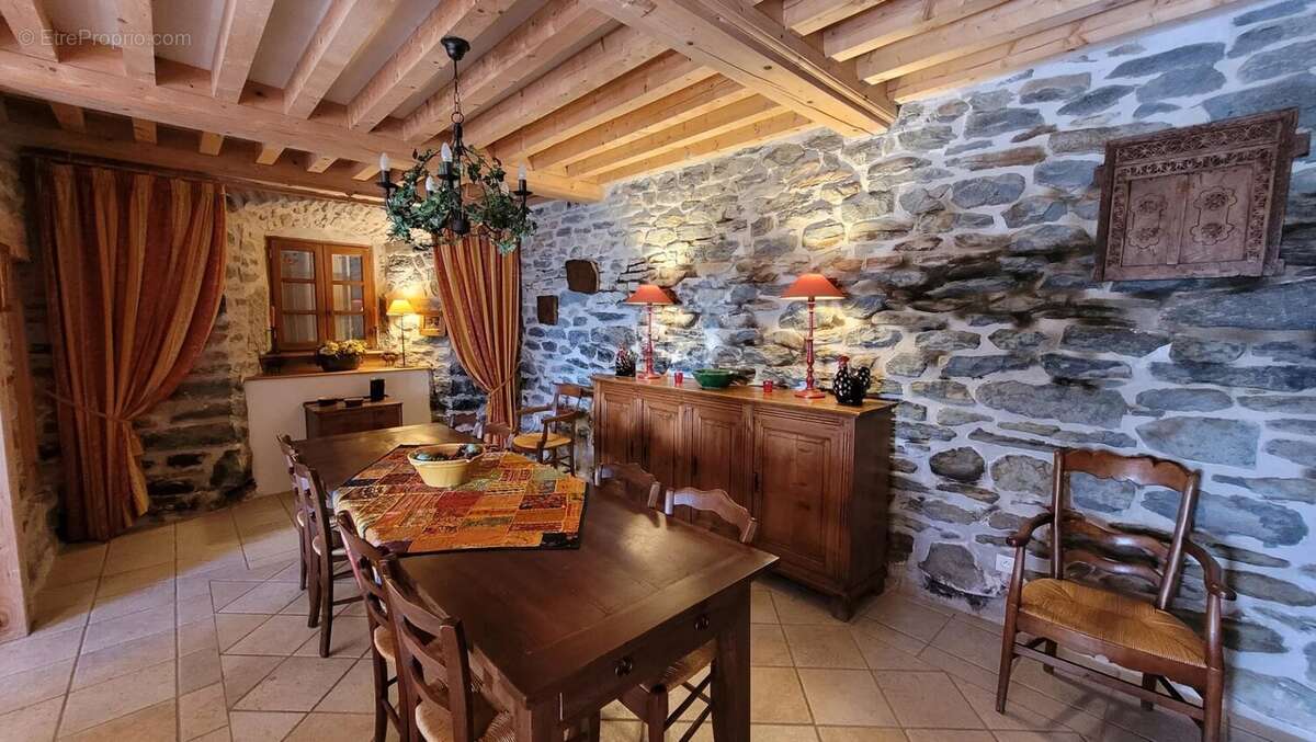 Maison à ARAULES