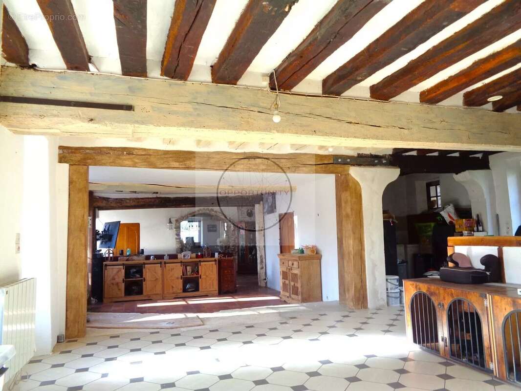 Maison à SAINT-DENIS-LES-REBAIS