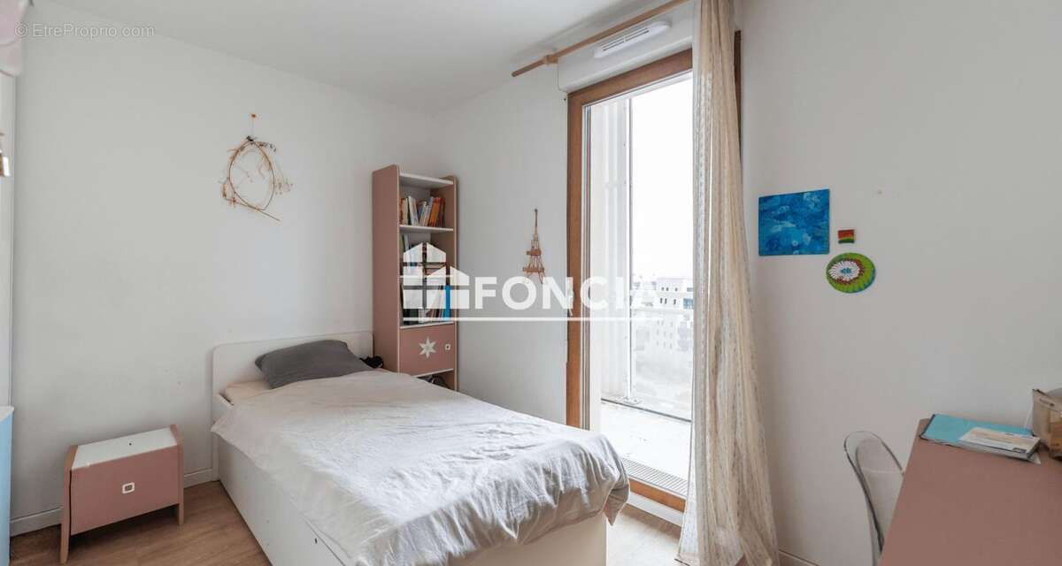 Appartement à VILLETANEUSE