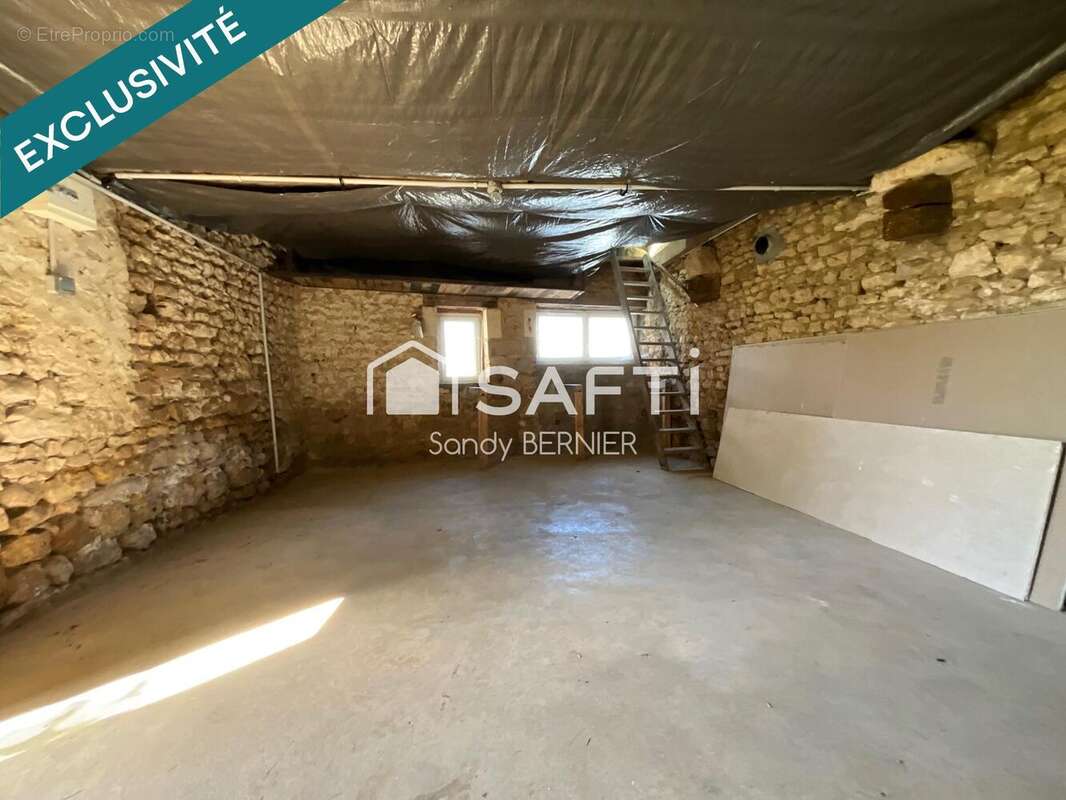 Maison 59 m² à Cloue  - photo 8