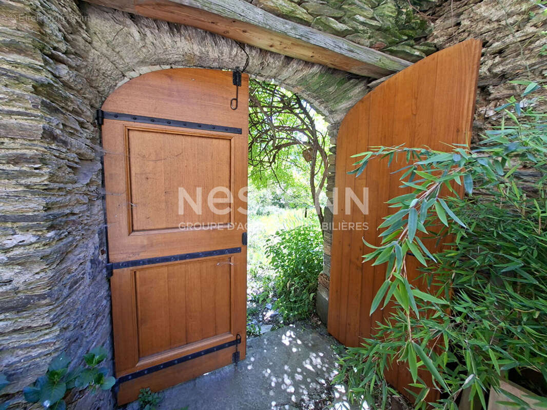 Maison de hameau en pierre à vendre à Saint-Germain-de-Calberte ? 157 m², 5 chambres, cour intérieure et vue sur la vallée - photo 2