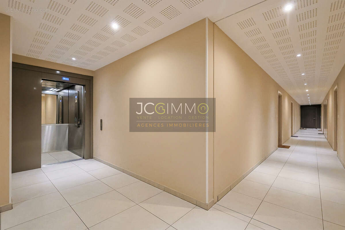 Appartement à LA CRAU