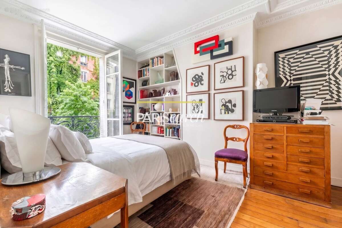 Appartement à PARIS-16E