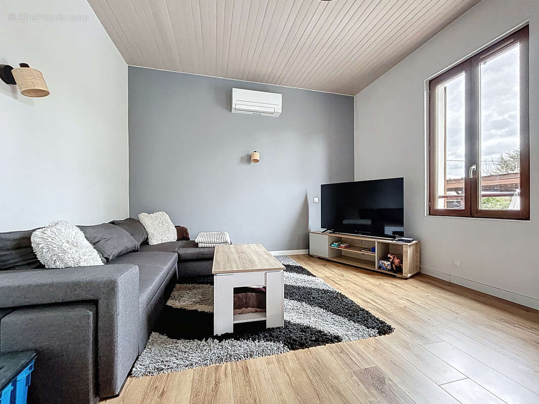 Maison à SAINT-PANTALEON-DE-LARCHE