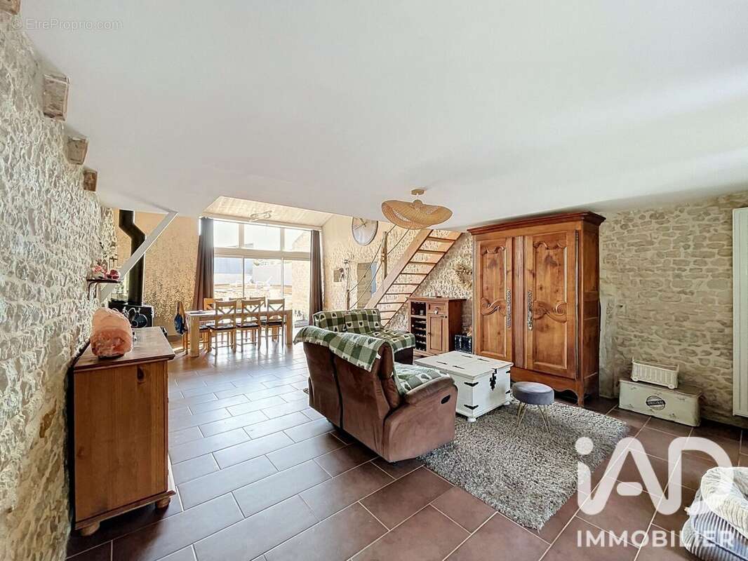 Maison 240 m² à Coulonges-Sur-L'autize  - photo 8