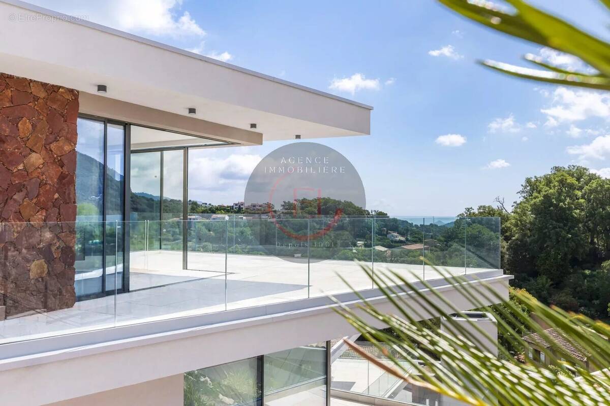 Appartement à LES ADRETS-DE-L&#039;ESTEREL