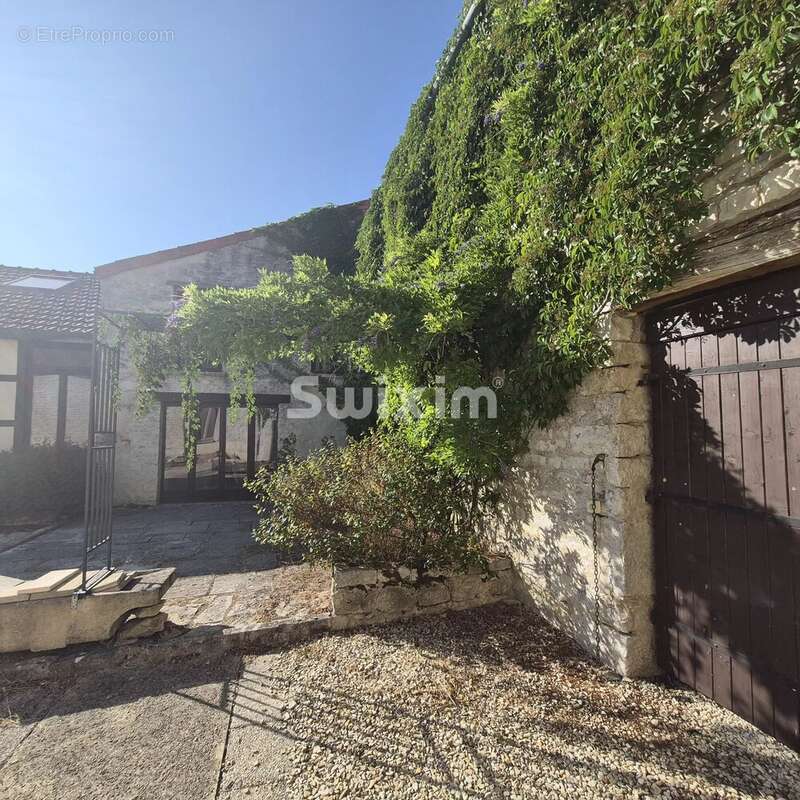 Maison de Charme : 11 Pièces, 329 m² Disponible - photo 19