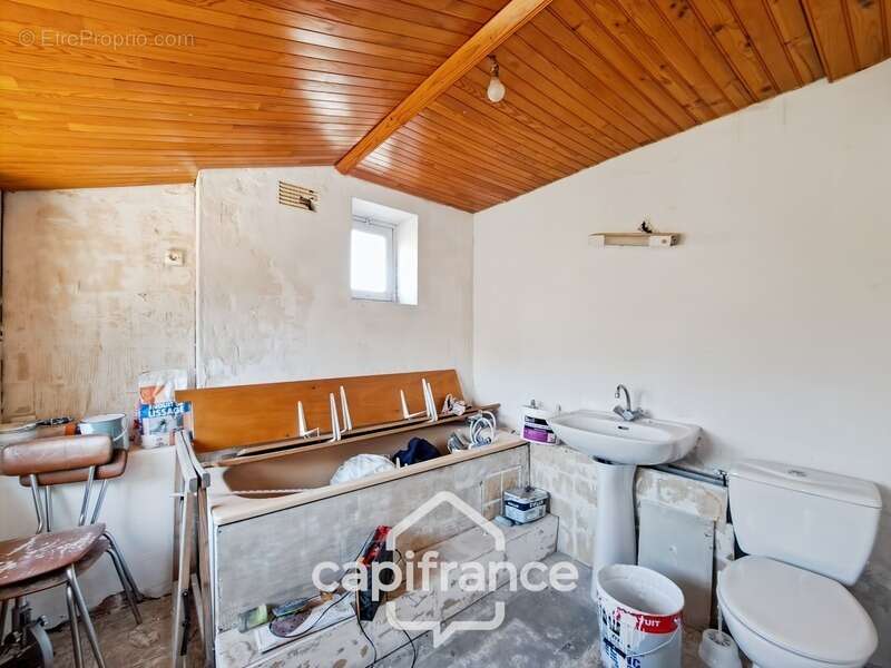 Ancien bar-restaurant avec logement – Fort potentiel au cœur de Châteaumeillant - photo 32